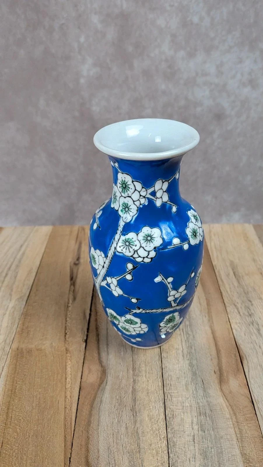 Pequeno vaso chinês azul com decoração de flores de cerejeira – photo 4